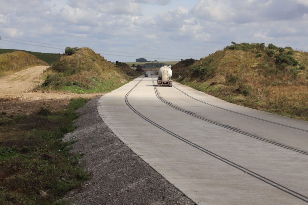No more asphalt! Paraná follows the example of the USA and will renew 340 km of highway with concrete, which lasts twice as long as the conventional asphalt used today in Brazil and is cheaper. (Photo: Ari Dias/AEN)