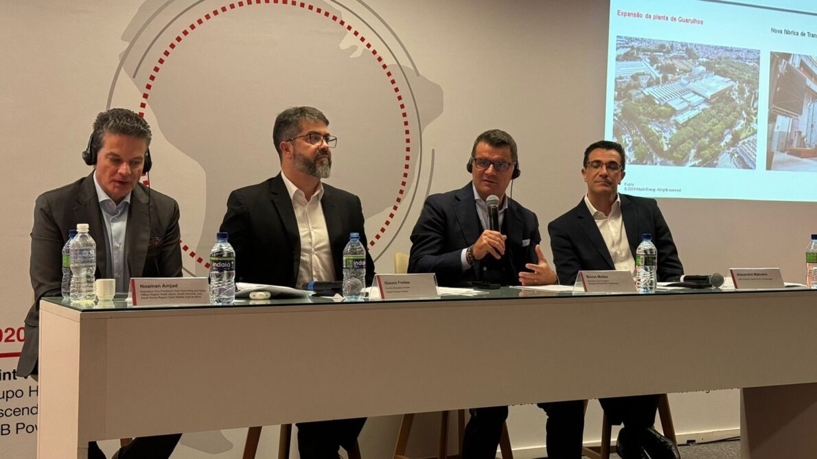 
Representatives of Hitachi Energy announce the company's largest investment in Brazil. (Image: Alisson Ficher)