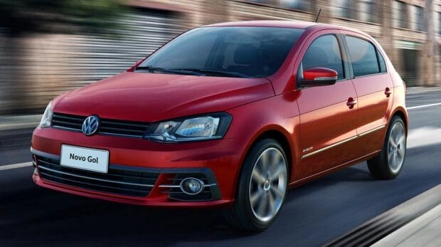 Volkswagen Gol Track 1.0 MPI 2017 custa R$ 44.738 na FIPE, faz até 756 km com um tanque de gasolina e tem manutenção acessível. (Imagem/ divulgação)
