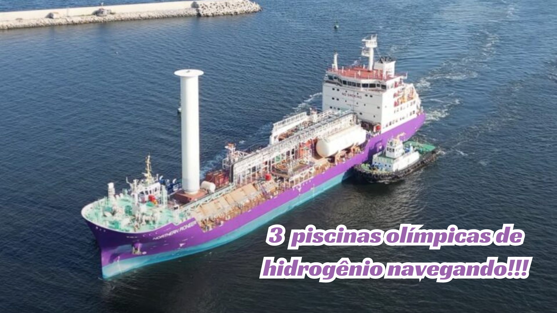 Navio transportando hidrogênio equivalente a 3 piscinas olímpicas em mar aberto