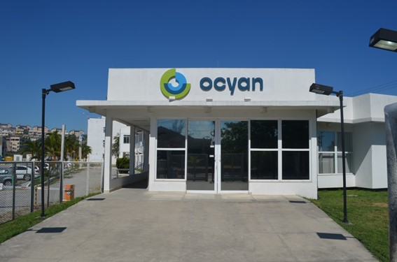 Fachada da empresa Ocyan com logo visível e entrada principal, associada a vagas para Jovem Aprendiz.