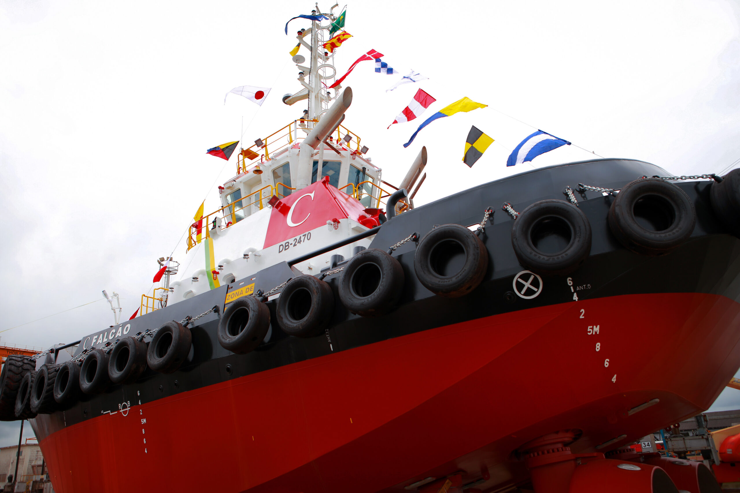 Rebocador azimutal C-Falcão da Camorim, lançado recentemente, inovando o setor marítimo.