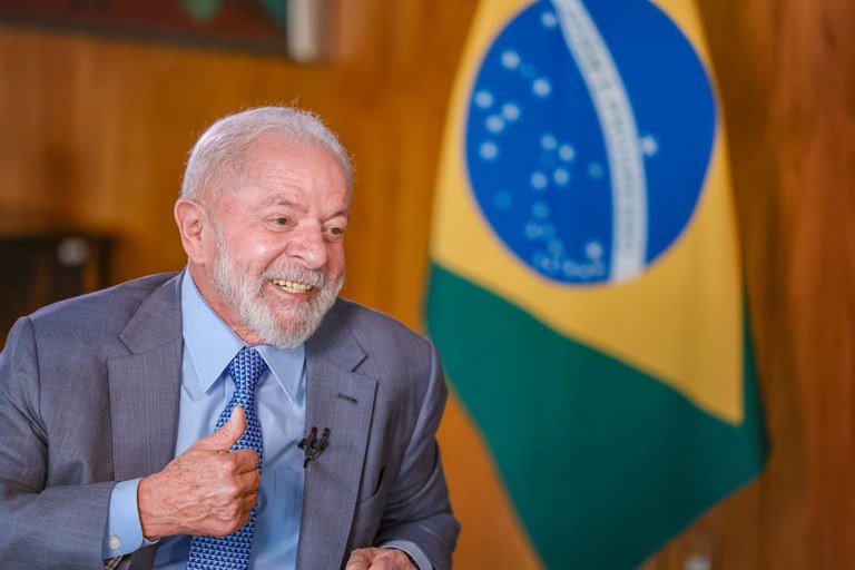 Lula alcança 52% de aprovação, mas divide opiniões com medidas fiscais e alta do dólar. O Nordeste segue sendo sua base forte. (Foto: Ricardo Stuckert / PR)