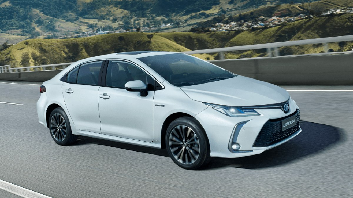 Toyota Corolla recupera liderança como carro mais vendido do mundo em 2024, superando Tesla Model Y. Veja o ranking completo!