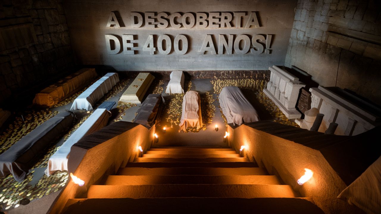 Arqueólogos descobrem túmulo de 400 anos e sarcófagos milenares em escadaria esquecida na França