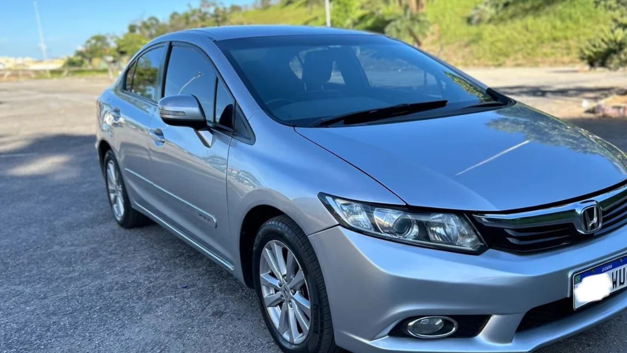 Honda Civic LXR 2.0: O sedã médio que dá um show no Kwid em preço, desempenho e conforto!