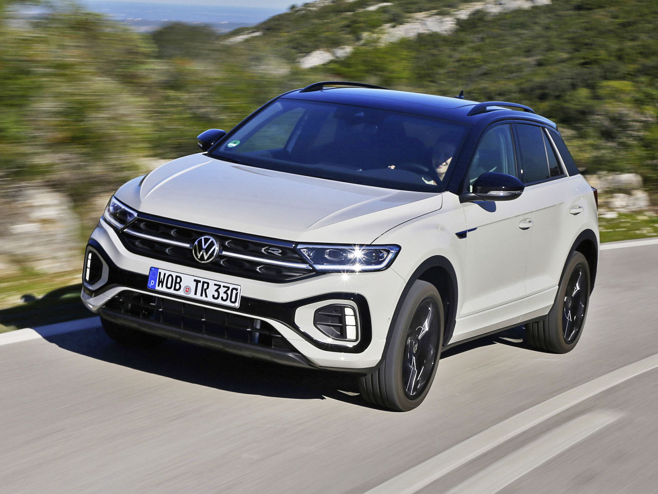 SUV do Golf ‘proibido’ no Brasil tem imagens vazadas! Volkswagen T-Roc é sucesso global, mas o mercado brasileiro fica de fora dessa estrela que supera vendas até do Tiguan