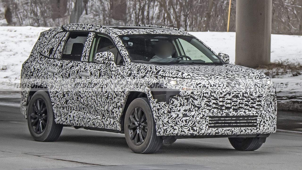 Toyota RAV4 2026: Fotos espiãs revelam mudanças radicais no SUV mais VENDIDO do mundo