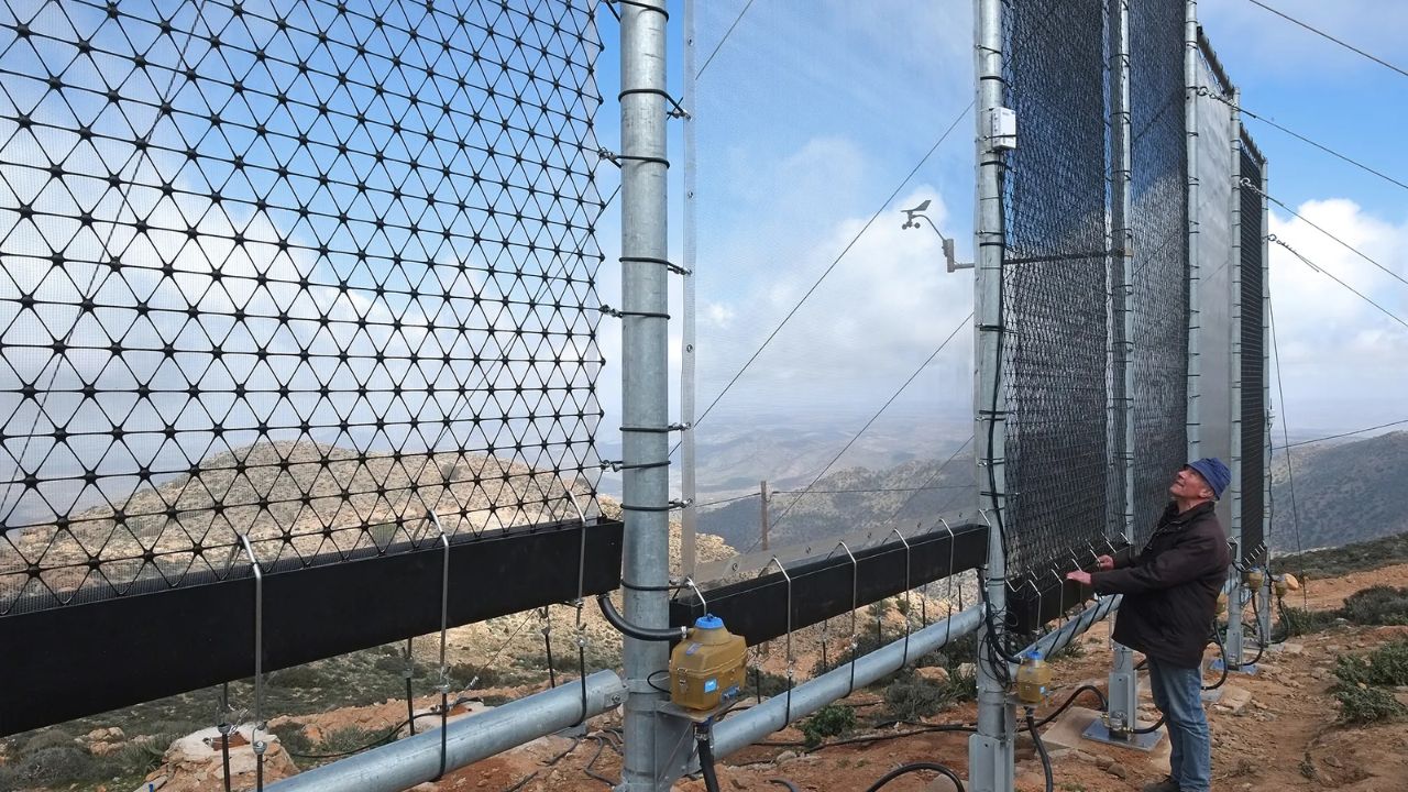 Cientistas revelam técnica revolucionária para extrair água no deserto e transformar a vida em regiões áridas!