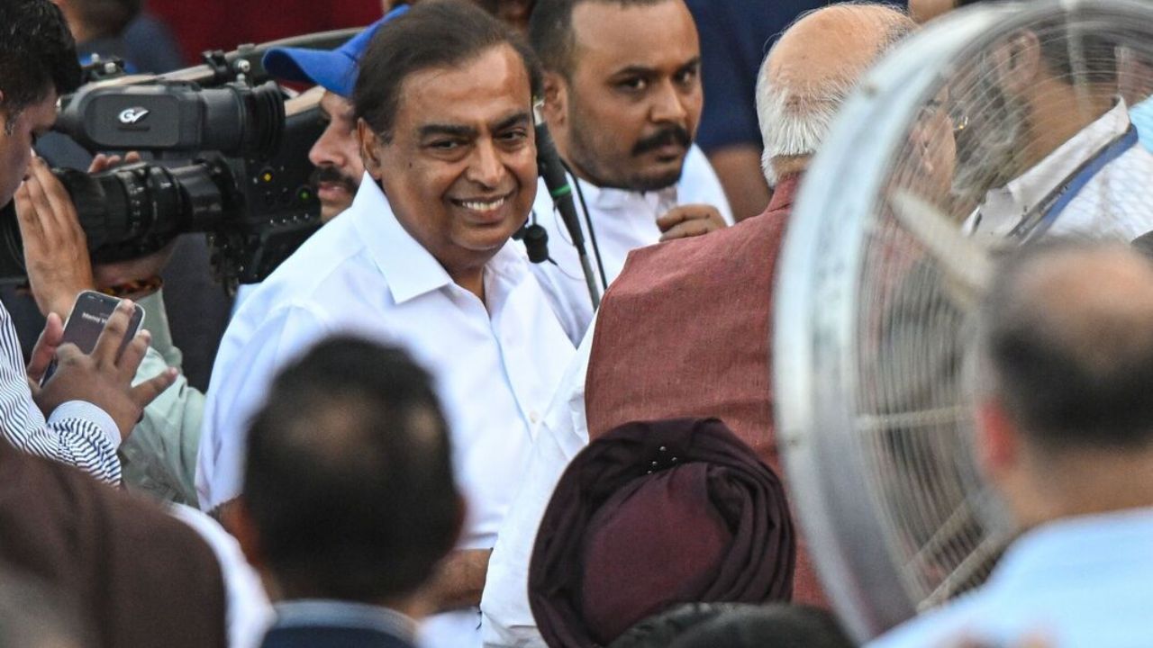 Como o barão do petróleo mais rico do mundo transformou uma pequena fábrica em um império bilionário e mudou a indústria energética