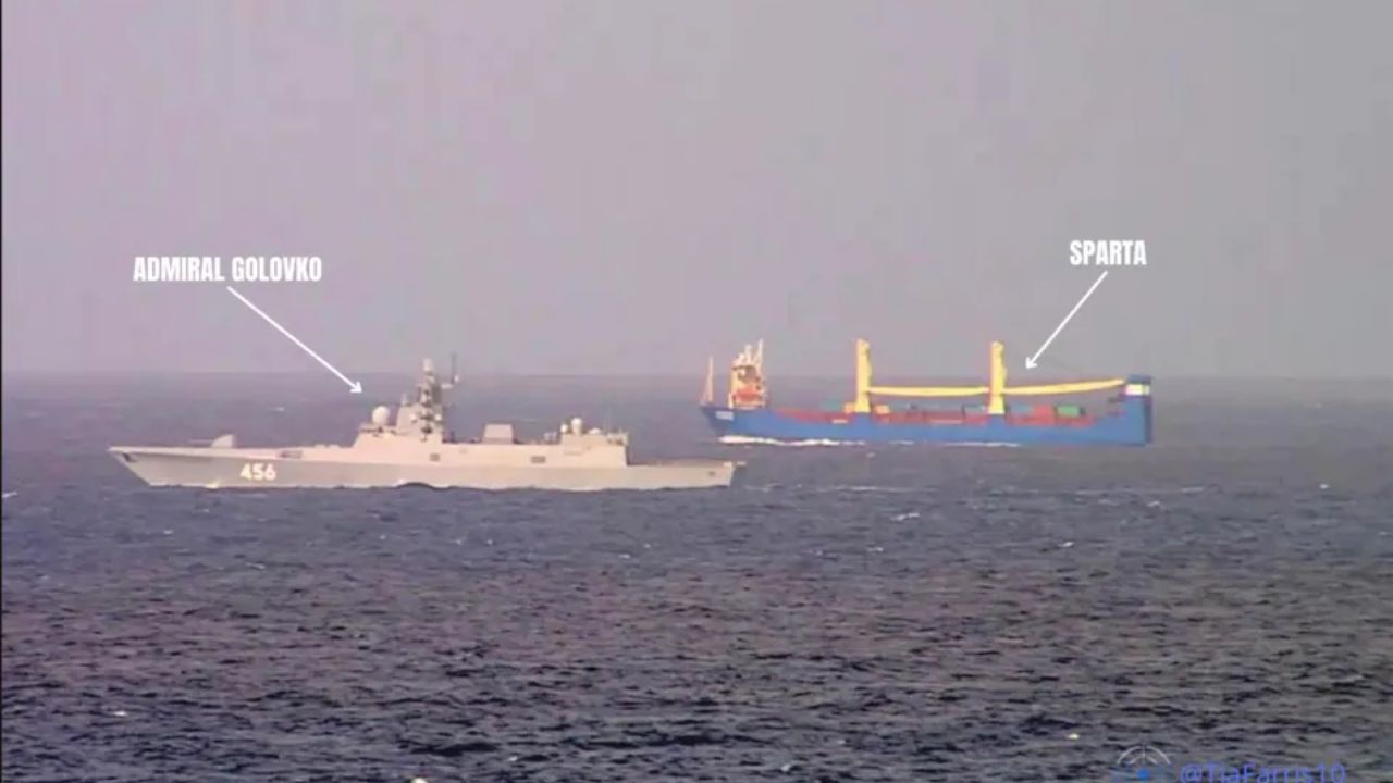 Navios de guerra russos carregados com toneladas de armas rumo ao Canal da Mancha