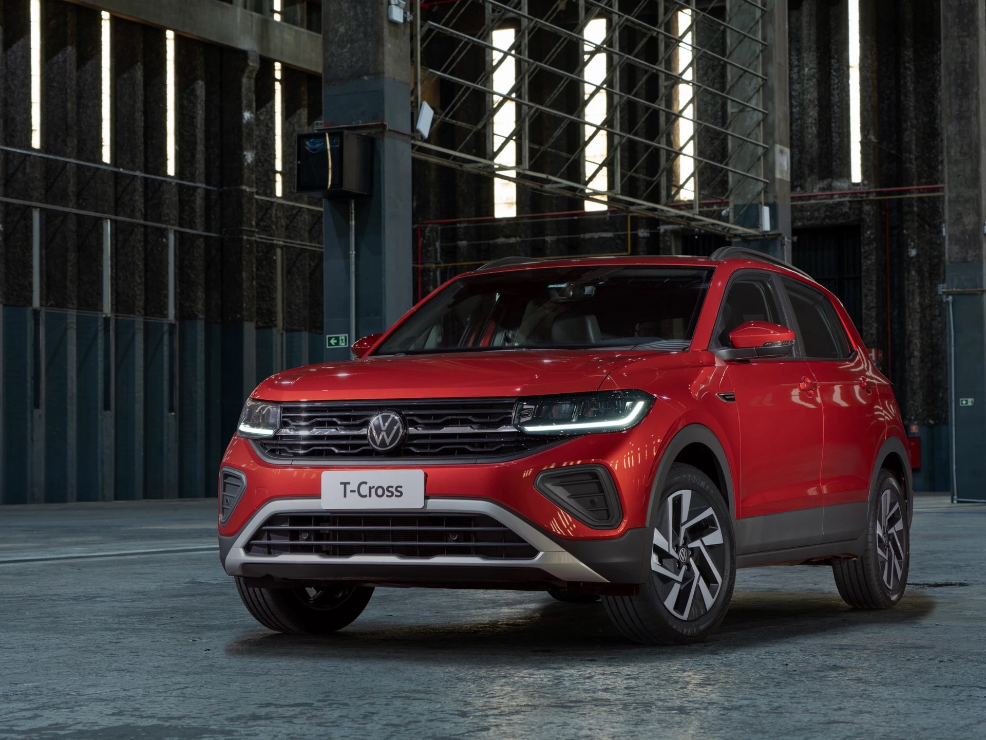 Volkswagen T-Cross volta a ser o SUV mais vendido do Brasil e supera Toyota Corolla Cross, com preço na faixa dos R$ 100 mil