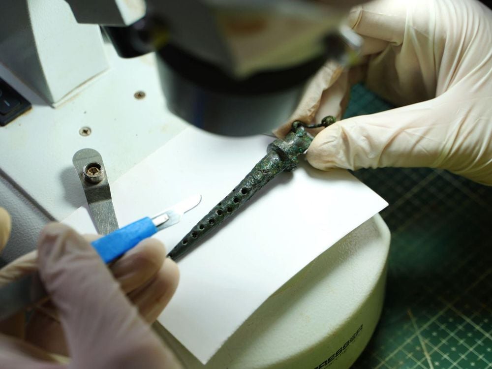 bronze, arqueólogos