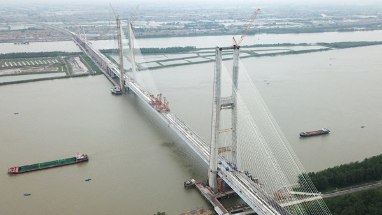 A ponte expressa da China: A megaestrutura de 8.462 metros que atravessa o Rio Yangtzé e conecta duas províncias