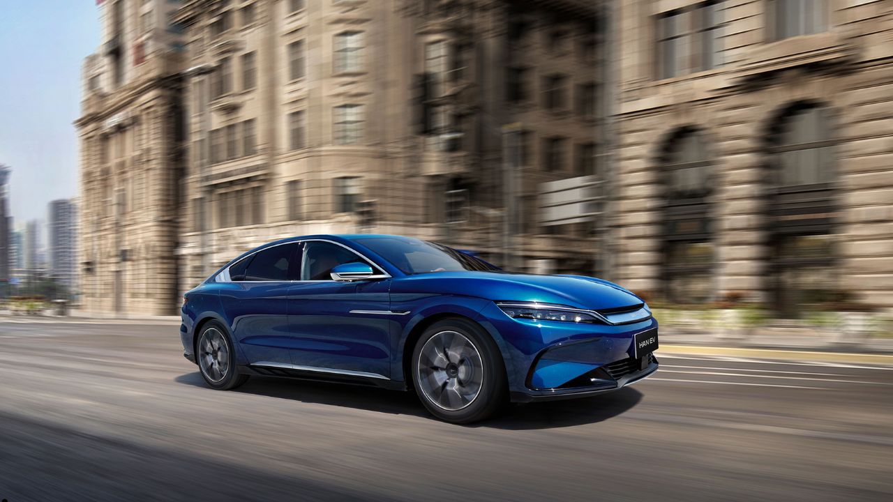 Adeus motor a combustão: preços das baterias despencam e aceleram a maior revolução automotiva do século