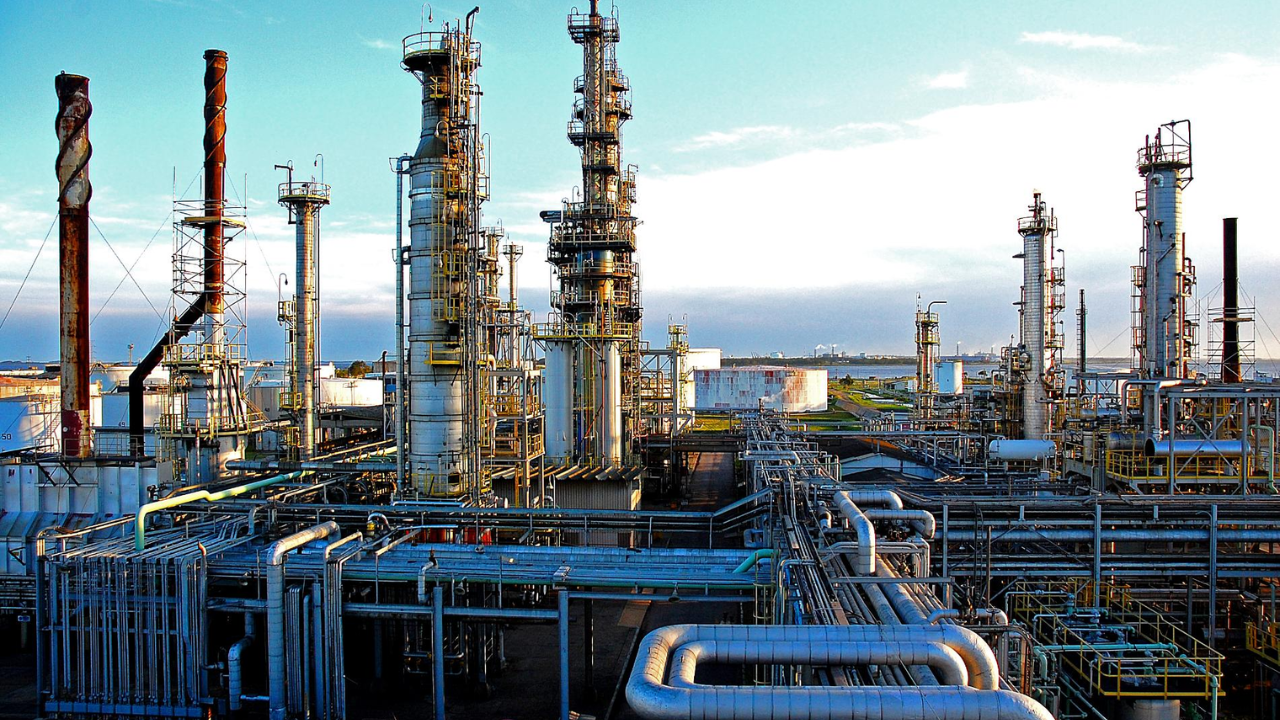 Petrobras e Refinaria Riograndense revolucionam a produção de combustíveis com conteúdo celulósico, impulsionando a inovação sustentável no Brasil.