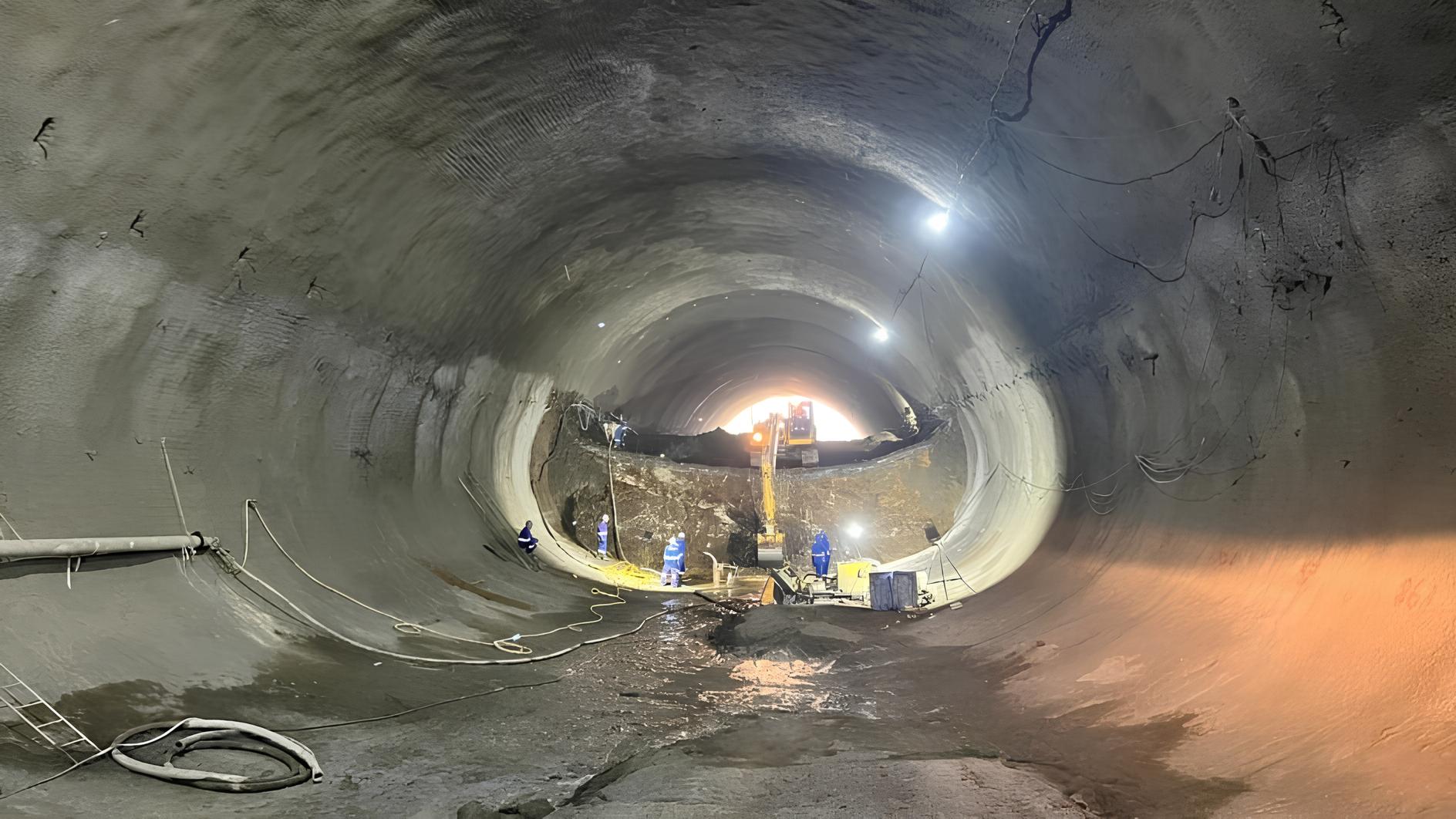 Megaobra na BR-280: túnel duplo de 1 km e investimentos de R$ 1 bilhão transformam rodovia em SC, com 70% do projeto já concluído!
