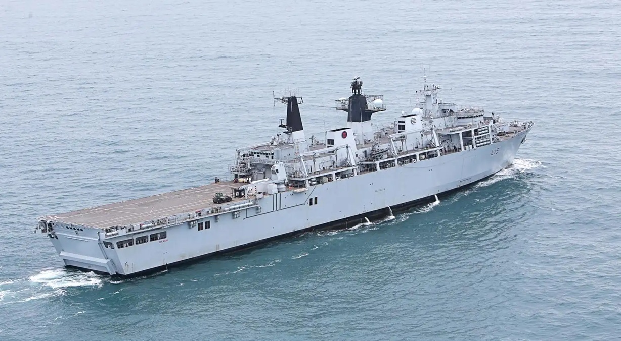 embarcação HMS Bulwark será que a Marinha do Brasil pega