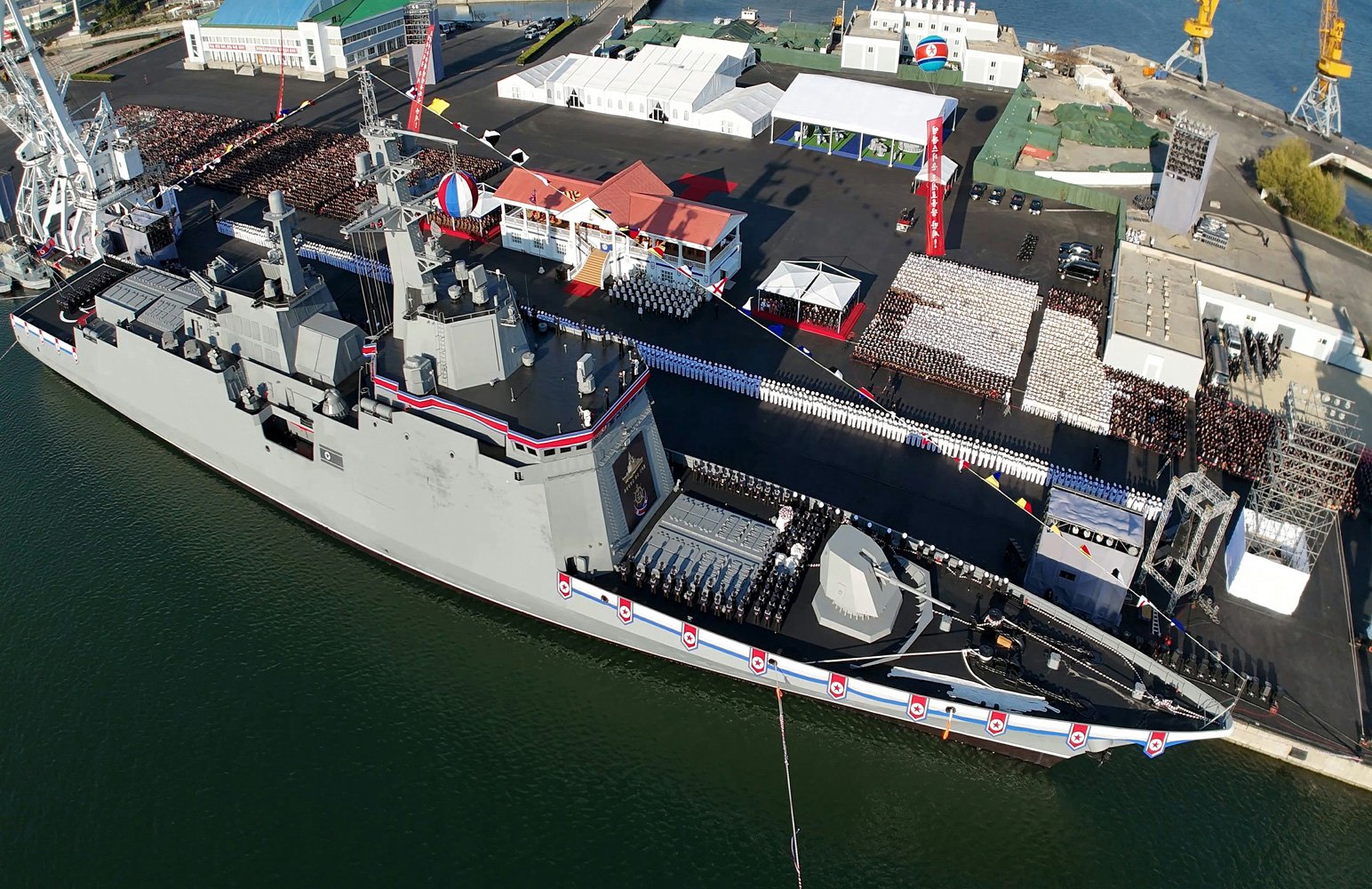 Coreia do Norte lança destróier de 5 mil toneladas capaz de lançar mísseis balísticos, de cruzeiro e operar armamentos antiaéreos e antinavio