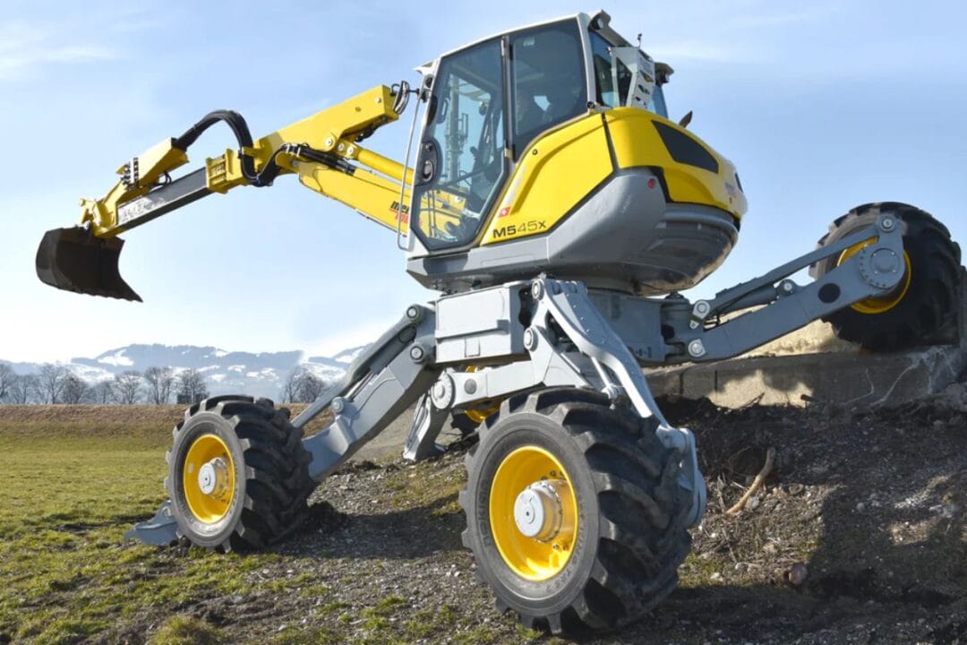 Escavadeira spider Menzi Muck M545X atinge 15 km/h e 45° de inclinação. Motor Deutz de 115 kW e custo de R$ 2,5 milhões. Brasil debate fabricação local.