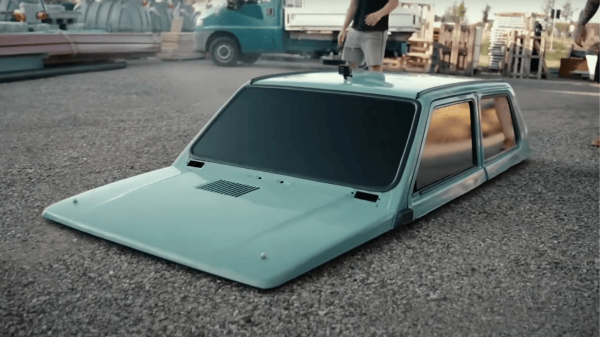 Fiat Panda modificado chama atenção por ter apenas 59 cm de altura e motor de cortador de grama