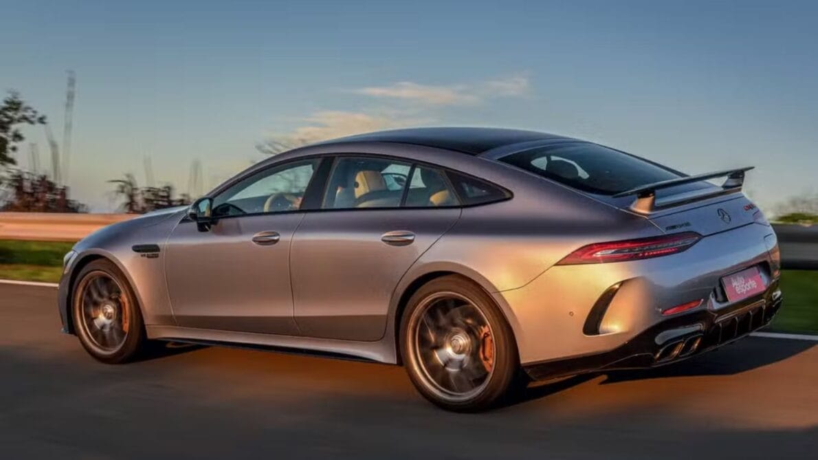 Mercedes lança sedã híbrido com 843 cv e tecnologia da Fórmula 1