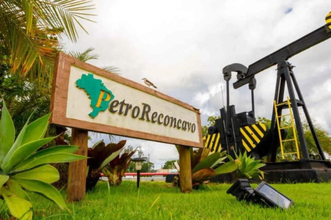 PetroReconcavo abre 4 vagas de emprego em Mossoró/RN e Bahia para técnicos em Mecânica e Petróleo. Salários até R$ 8 mil, PLR, plano de saúde e inscrições até maio/2025. Requisitos: CNH D e curso técnico.