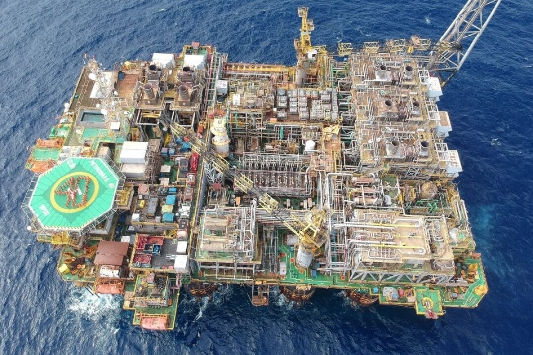 Petrobras conquista aprovação do Programa de Descomissionamento de Instalações (PDI) da plataforma P-09 em apenas 14 dias pelo Ibama, estabelecendo novo padrão de eficiência regulatória no setor de petróleo e gás brasileiro.