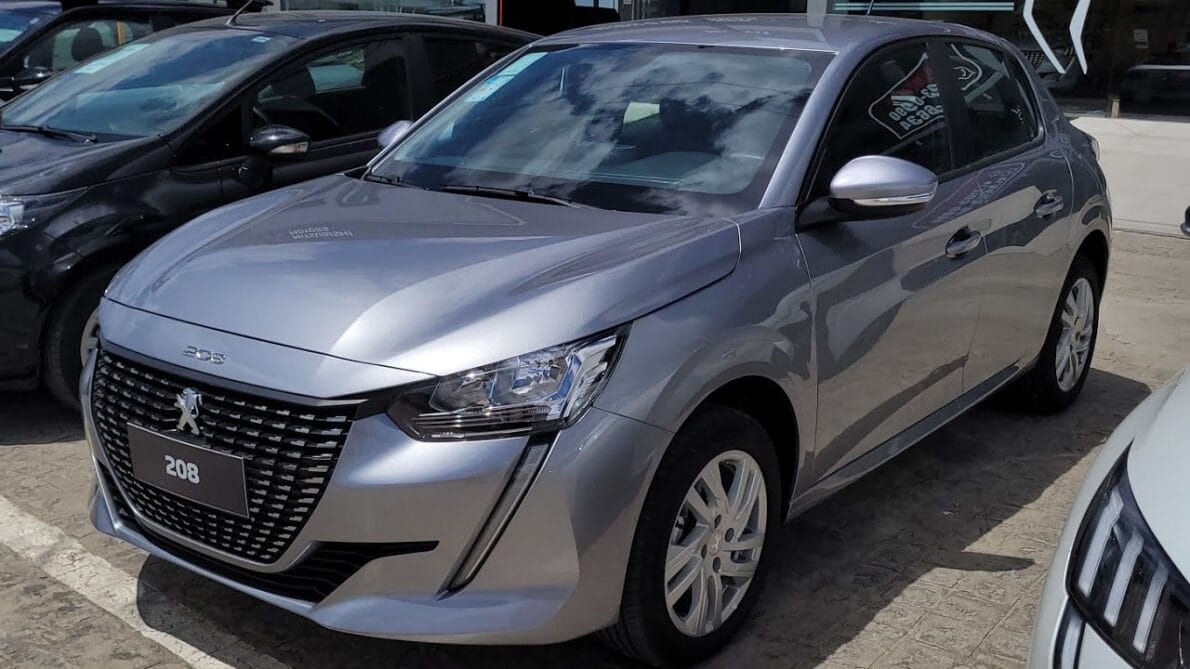Peugeot 208 Active recebe desconto e é oferecido por R$ 74.990; modelo faz até 15,8 km/L na estrada com gasolina 