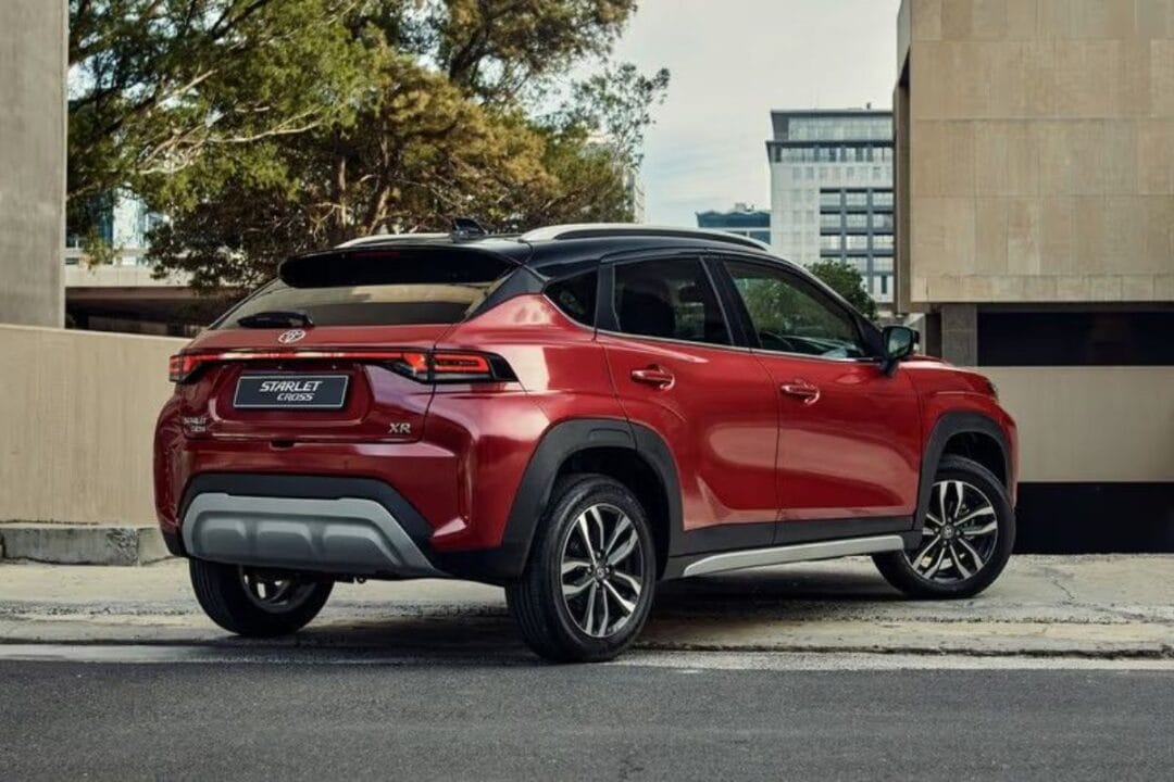 Toyota Starlet Cross é revelado com motor 1.5, painel digital e central multimídia de 9” — SUV compacto chega com foco em conforto e tecnologia