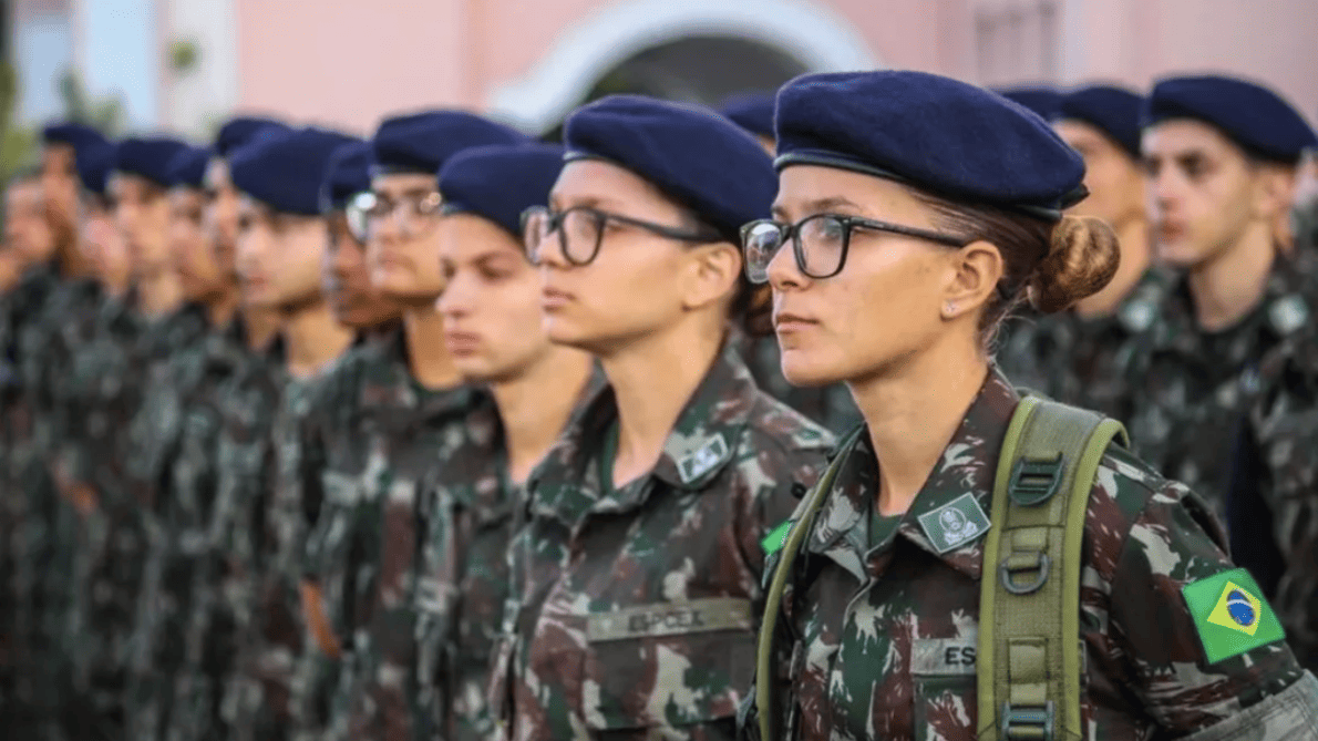Salário, benefícios e carreira: o que espera as primeiras mulheres que vão servir como soldados no Exército Brasileiro.