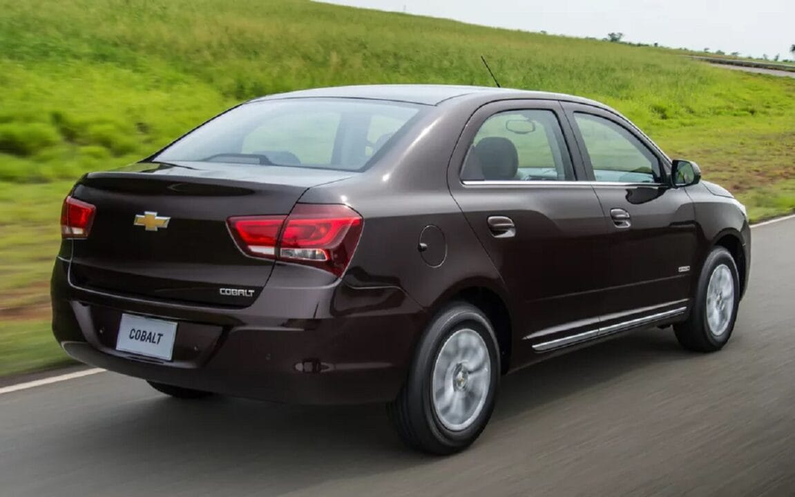 Chevrolet Cobalt usado se destaca pelo custo-benefício em comparação a veículos novos de entrada, como o Fiat Mobi