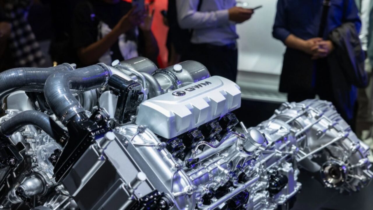 Com a chegada da marca Confidence Auto e do motor V8, a GWM está definitivamente traçando o caminho para se estabelecer como uma das principais protagonistas no segmento automotivo de alto desempenho.