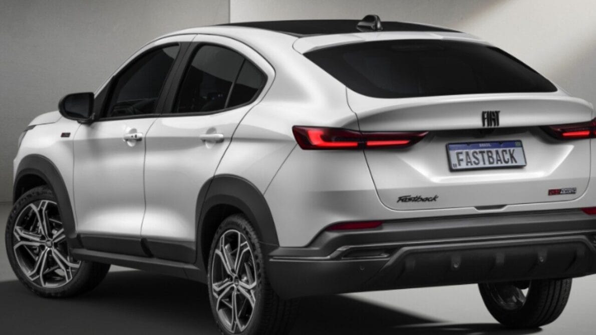 Fiat Fastback 2026 chega com visual renovado e motor híbrido, prometendo atender diferentes perfis de motoristas. Confira todas as novidades do modelo.