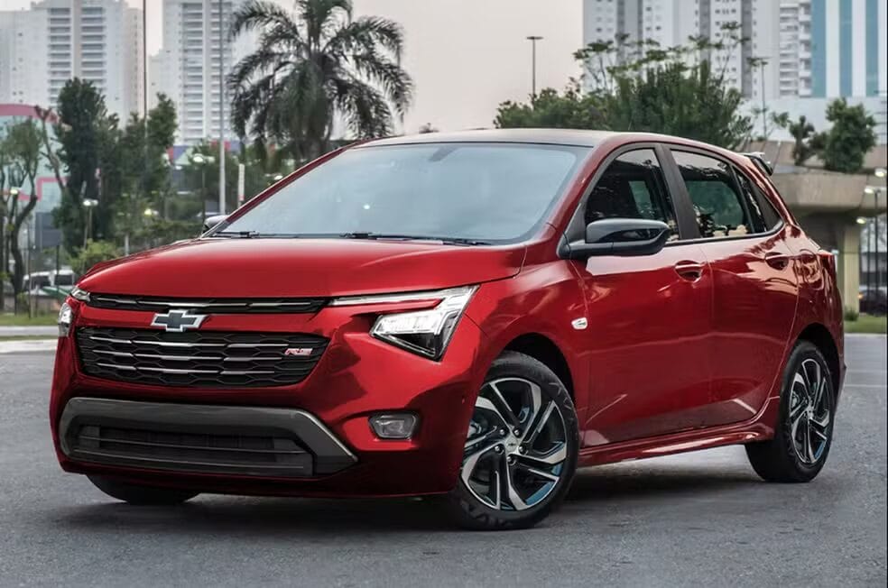 Chevrolet Onix 2026 ganha edição especial para celebrar 100 anos da marca no Brasil, com motor atualizado, design moderno e novidades exclusivas.