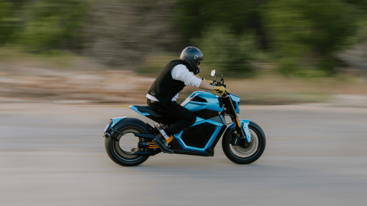 Moto elétrica entra para o Guinness World Records com feito impressionante: Ela rodou 310 km sem recarregar!