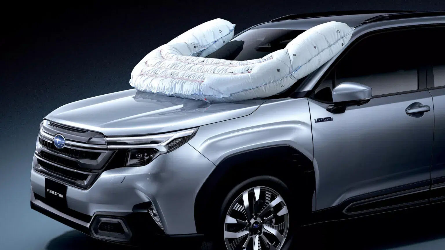 Subaru lança carro com airbag externo para proteger pedestres e motociclistas em casos de colisão frontal