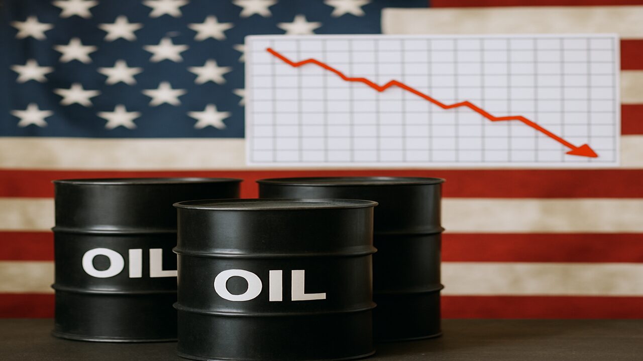 Relatório revela redução nos estoques de petróleo e gasolina dos Estados Unidos, enquanto destilados e reservas estratégicas sobem.