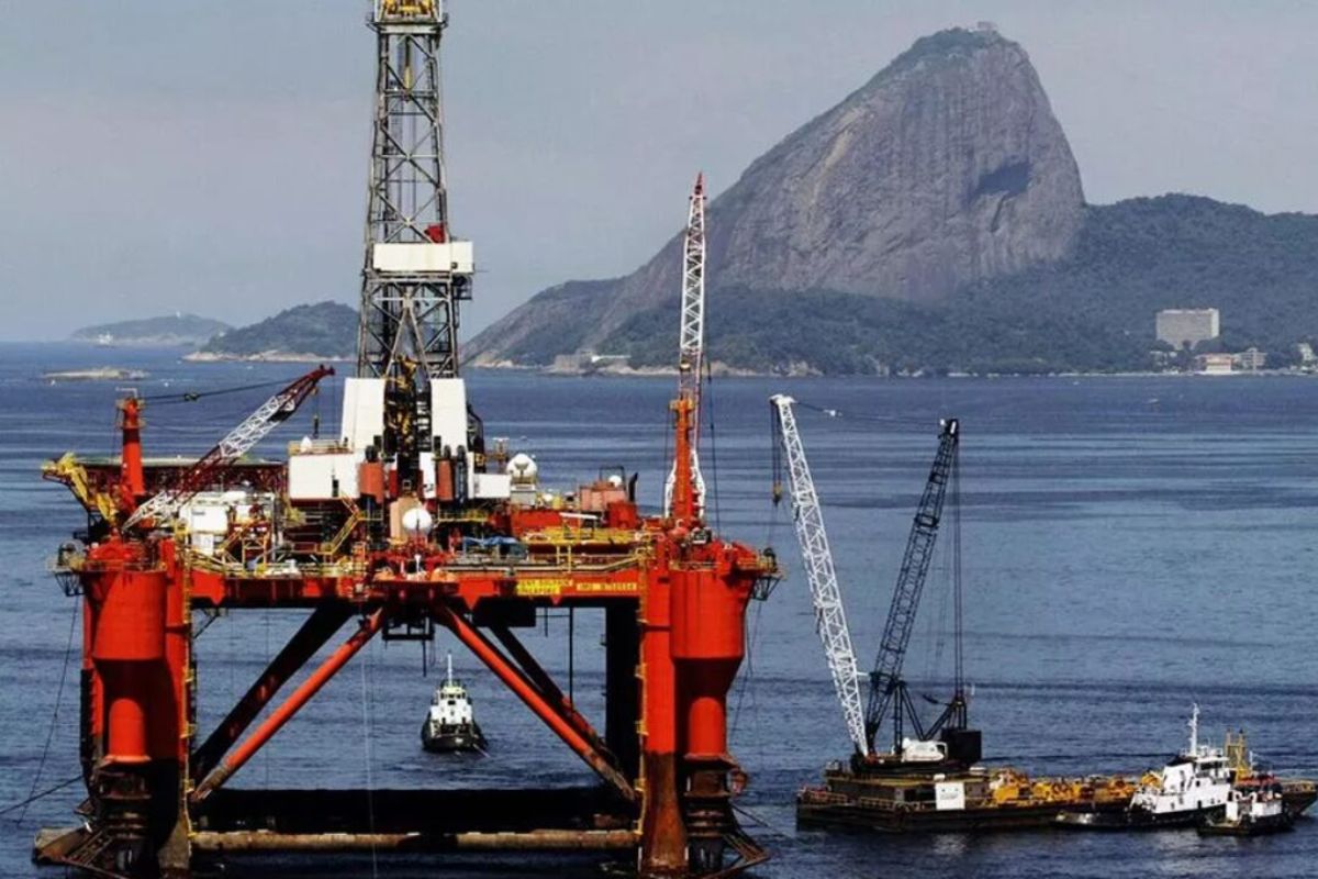 O que fazer com as plataformas offshore brasileiras no fim da vida? 🏗️ Descomissionamento, riscos, custos e o futuro desses gigantes de aço.