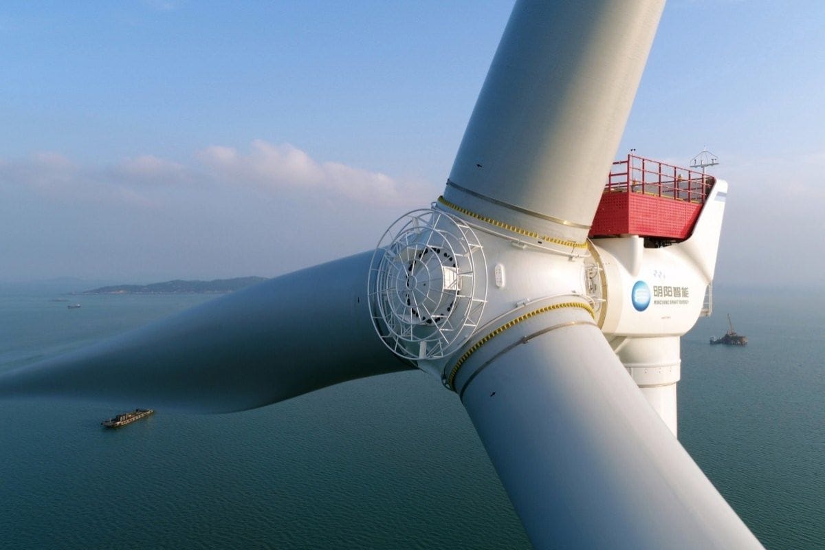 Conheça a turbina eólica MySE 16.0-242: Rotor de 242m e pás de 118m varrendo 6 campos de futebol! Detalhes da gigante offshore da MingYang