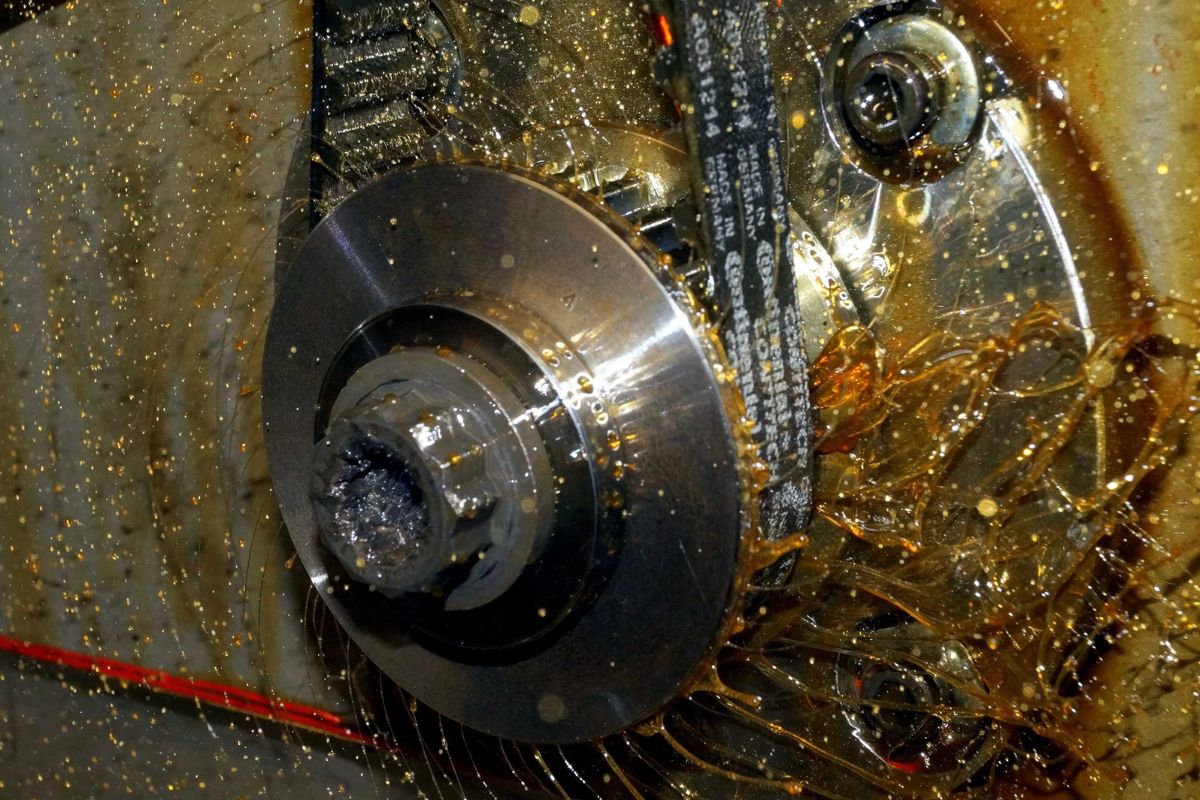 CORREIA BANHADA A ÓLEO: Como O COMBUSTÍVEL DESTROI a correia