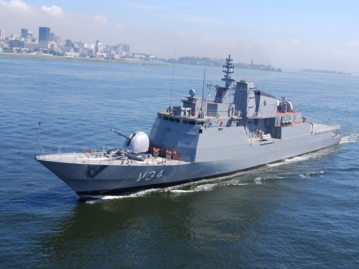 Corveta da Classe Barroso teve sistema de propulsão comissionado após extensa manutenção; retomada operacional marca esforço conjunto da Marinha do Brasil.