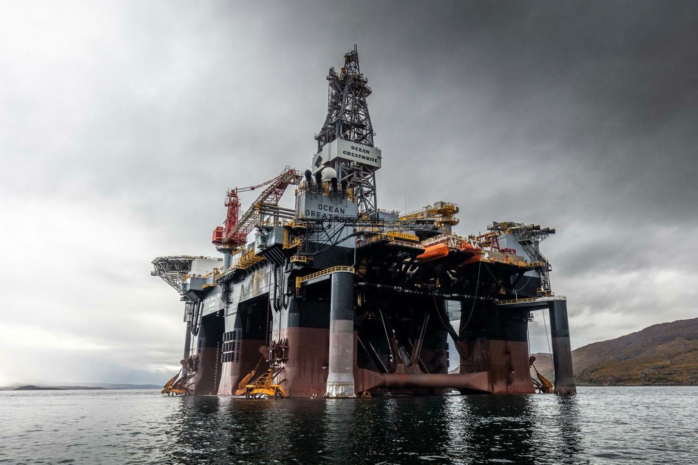 A maior sonda de perfuração do mundo pesa 60 mil toneladas e perfura a crosta terrestre a 12 km de profundidade — conheça o titã do petróleo