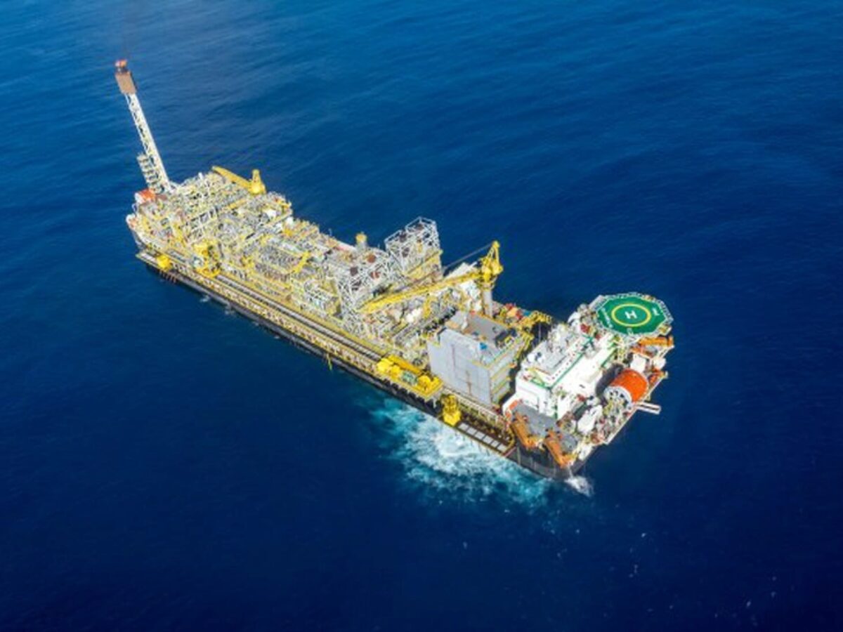 Petrobras reporta lucro líquido de R$ 35 bilhões no 1º trimestre de 2025, com investimentos concentrados nos campos de Búzios e Atapu, e forte desempenho operacional impulsionado pelo pré-sal.