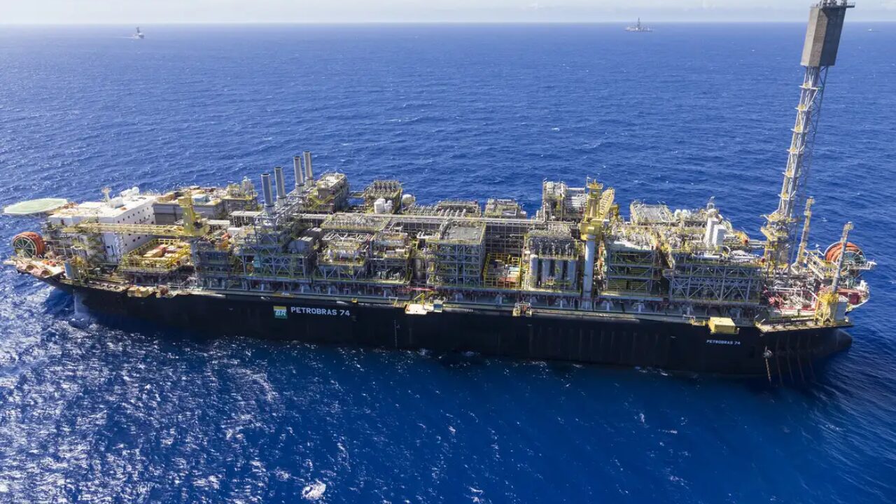 Petrobras vai reduzir capacidade de produção de petróleo do novo FPSO que será instalado no campo de Búzios.