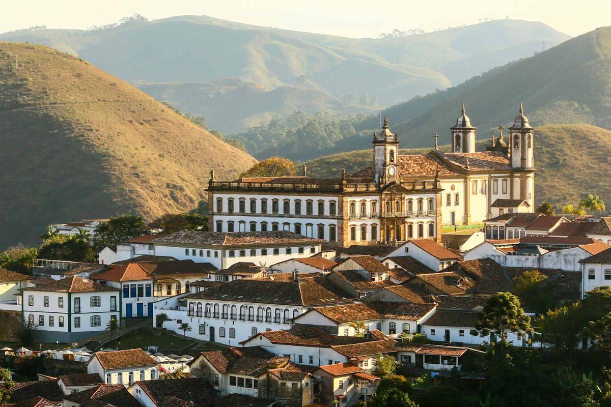 Cidade brasileira onde o OURO estava à mostra! 💰 Como a visão do minério fundou Ouro Preto e outras. Descubra a história fascinante!