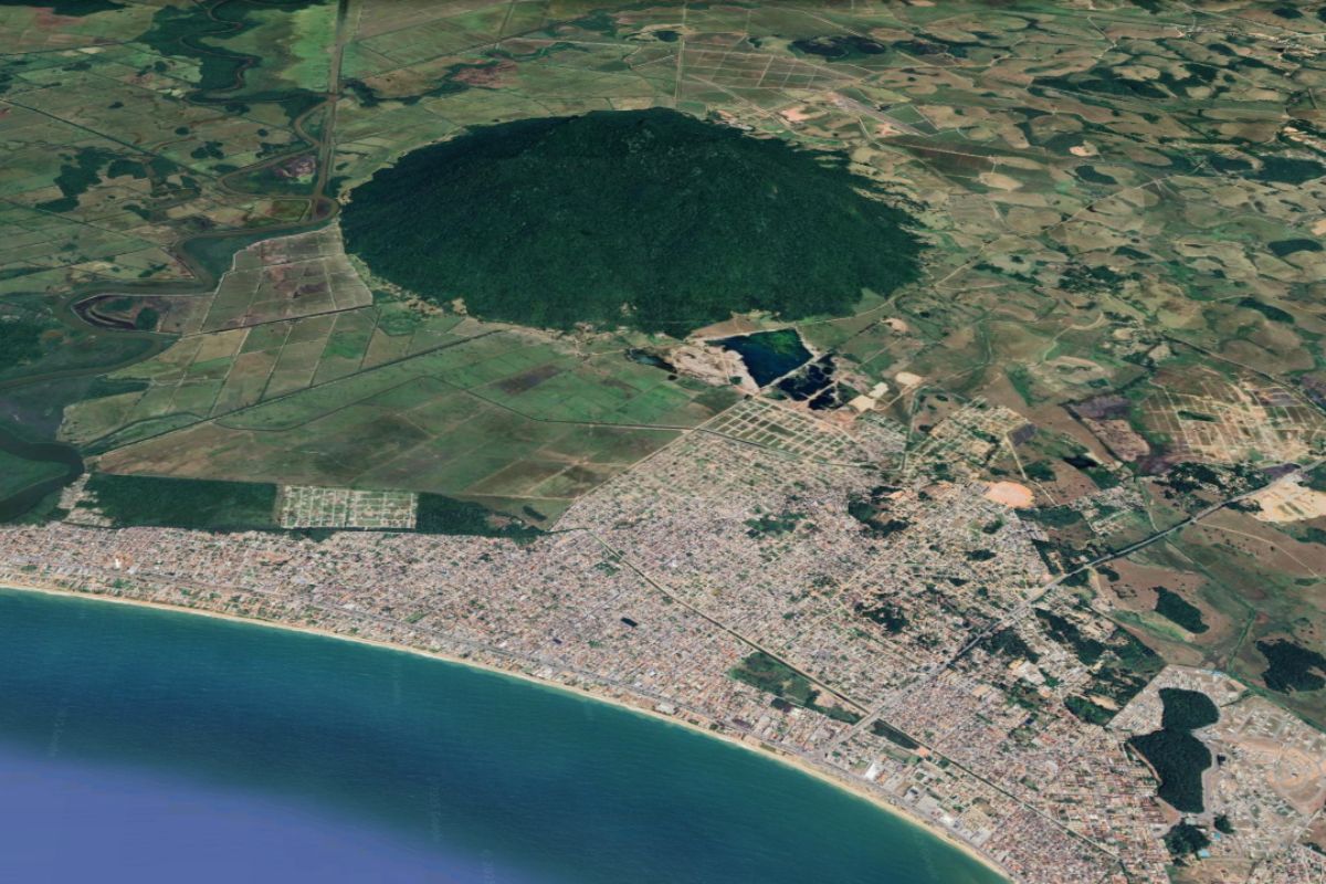 Vulcão no Rio de Janeiro: MITO ou REALIDADE? 🌋 Desvendamos o caso de Nova Iguaçu e a origem do Pão de Açúcar. A geologia explica TUDO