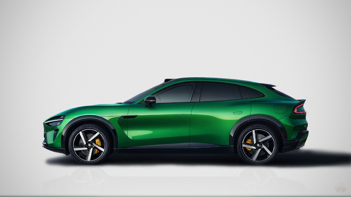 SUV elétrico Xiaomi YU7 verde com design esportivo e futurista