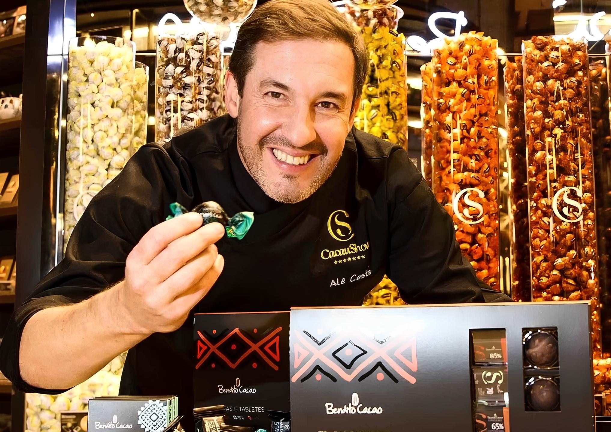 De uma caneta, um bloco de anotações e US$ 500 dólares emprestados de um tio a um império do chocolate de R$ 4,5 bilhões: a origem da Cacau Show, fundada por Alexandre Costa, um jovem de 17 anos