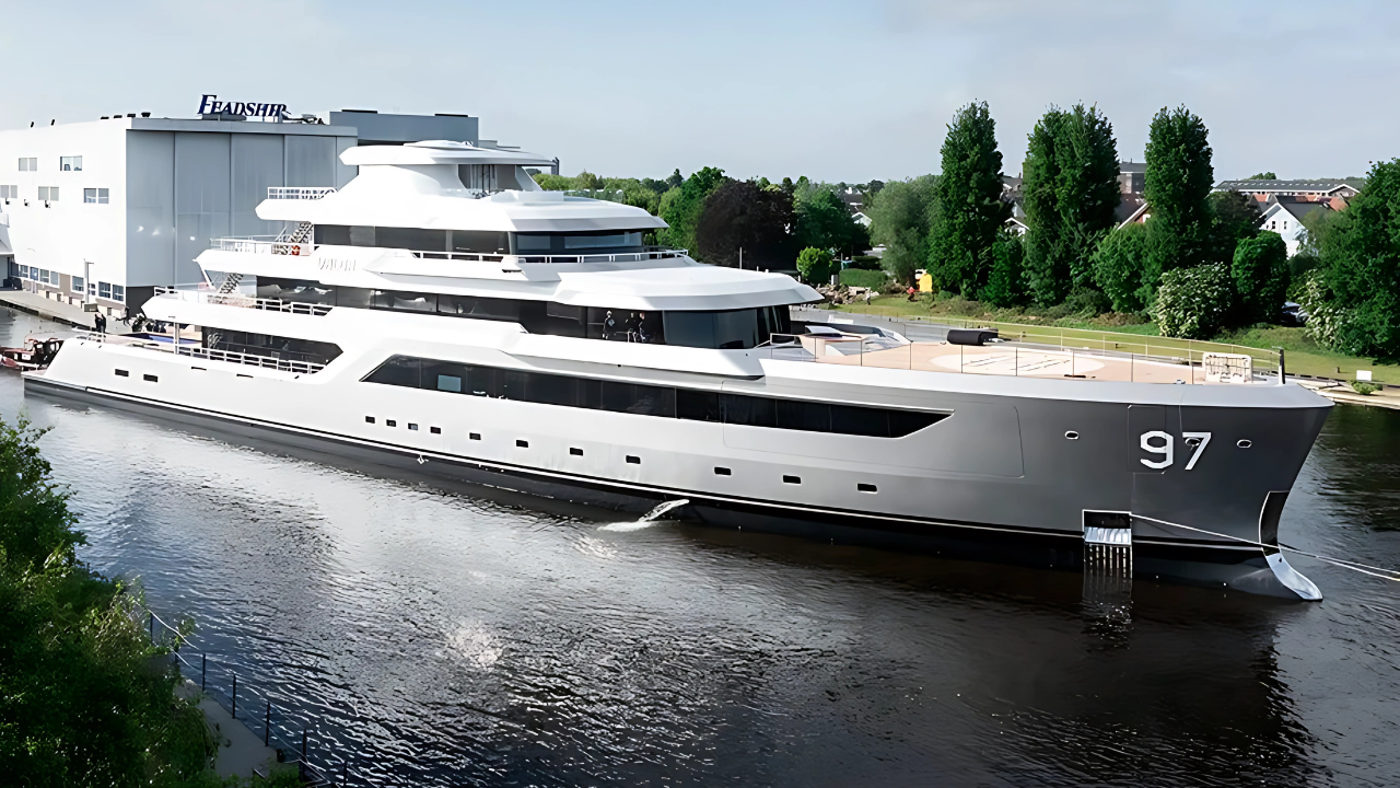 O estaleiro Feadship lança o megaiate explorador Valor, com 80 metros, tecnologia de emissão zero e design inspirado em navios de guerra.